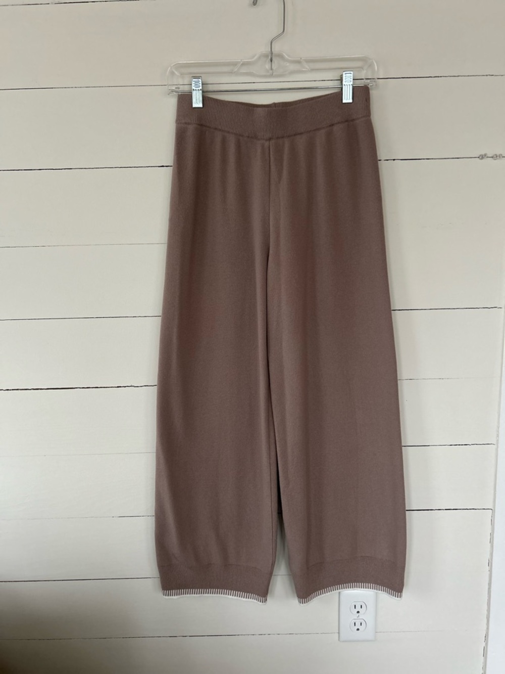 Lillusory 2 Piece Lounge Set, Size Small Fabric is Primarily Polyester. - Picture 3 of 5